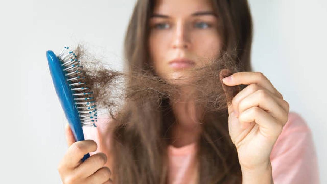 Hair Care Tips | उन्हाळ्यात केस गळतीची समस्या आहे? मग हे घरगुती उपाय करा आणि फरक पाहा!