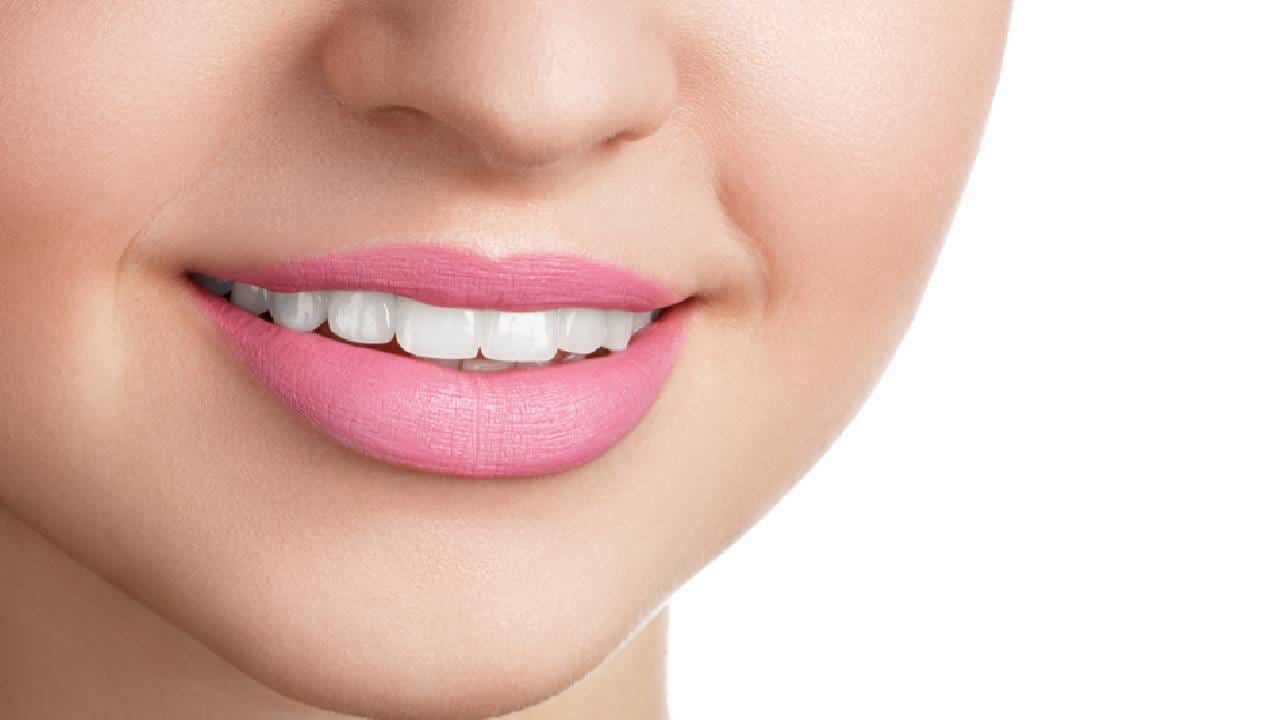 Lips Care उन्हाळ्यात फाटलेल्या ओठांपासून मुक्त होण्यासाठी हे घरगुती