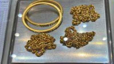 Pune crime : सीमाशुल्क विभागानं दुबईहून आलेल्या प्रवाशांकडून जप्त केलं 26.45 लाखांचं सोनं; पुणे विमानतळावर कारवाई