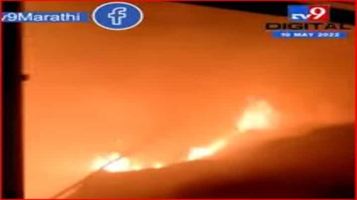 जामनेरमधील शेंदुर्णीत गोदामाला आग, लाखोंचे नुकसान जामनेरमधील शेंदुर्णीत गोदामाला आग, लाखोंचे नुकसान