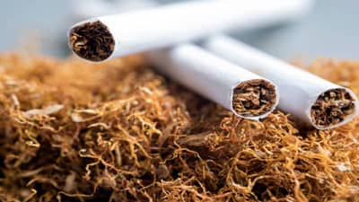 EYE | धूम्रपानामुळे दृष्टी कमी होऊ शकते किंवा अंधत्व येऊ शकते, जाणून घ्या महत्वाची माहिती!