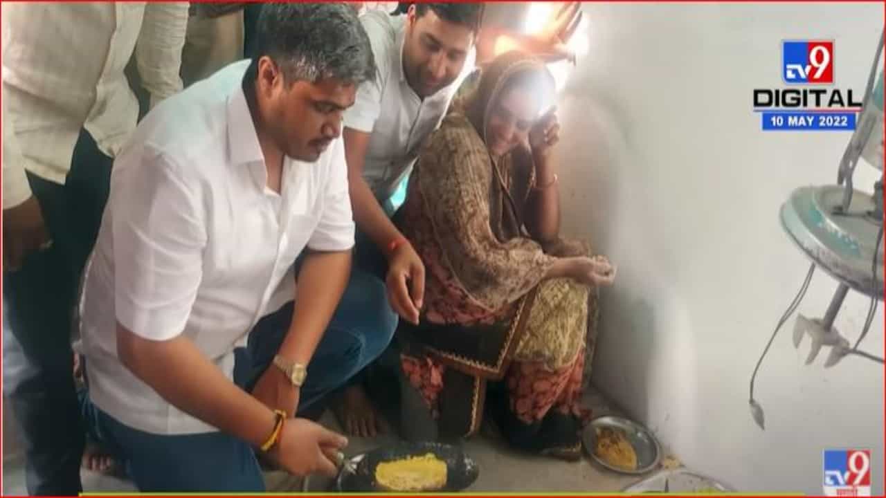 आमदार रोहीत पवार जेव्हा पुरणपोळी बनवतात...