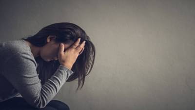 Health | ताणतणावात असताना या गोष्टींपासून चार हात दूर राहा आणि निरोगी आयुष्य जगा!