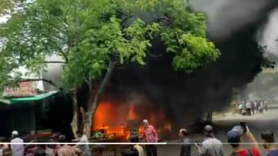 Nanded | तरोडा नाका परिसरात चिकनच्या दुकानांना आग, धुराचे काळेकुट्ट लोट, शेकडो कोंबड्या जळून खाक