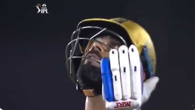 RCB vs PBKS IPL 2022: OUT झाल्यानंतर Virat Kohli आकाशाकडे पाहून काय बडबडला?, पहा VIDEO