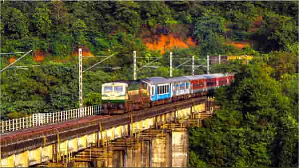 Railway Recruitment: झुक झुक आगीनगाडी, भरती घेऊन आली आगीनगाडी! पटकन बातमी वाचूया, पटकन अर्ज भरूया