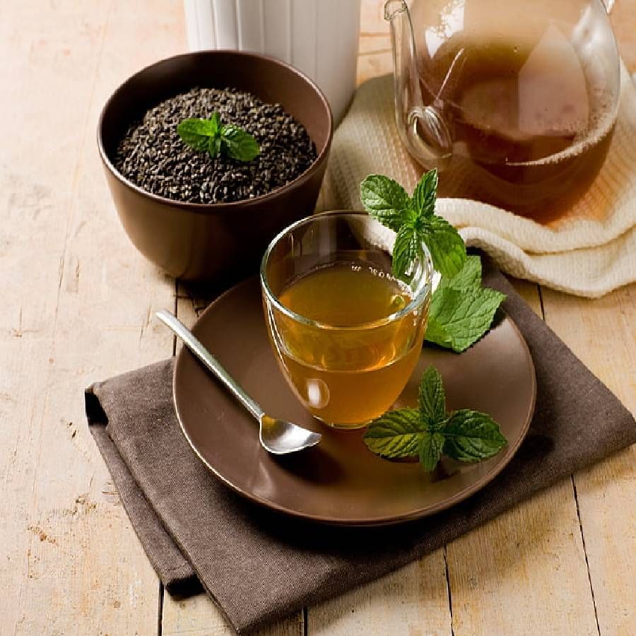 Peppermint contains many such antioxidants.  Which benefits not only the stomach but also the skin.  According to experts, drinking mint tea also keeps the skin hydrated.  (Be sure to consult a doctor before following the tips above)