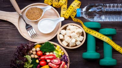 Weight Loss | वजन कमी करायचे आहे पण भूक कंट्रोल होत नाहीये? मग या पदार्थांचा नाश्त्यामध्ये समावेश करा!