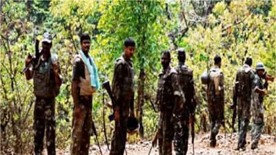 गडचिरोलीत नक्षलवाद्यांचा हैदोस सुरुच, ट्रक-ट्रॅक्टरची जाळपोळ, एटापल्लीत दहशत