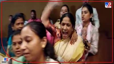Video : पुण्यात स्मृती इराणी यांच्या कार्यक्रमात राष्ट्रवादीच्या महिला कार्यकर्त्यांना मारहाण? जोरदार राडा, राष्ट्रवादी आक्रमक