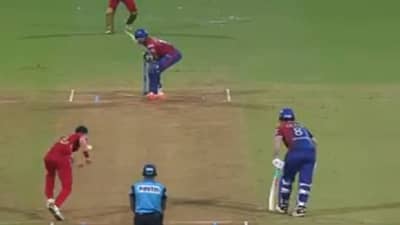 PBKS vs DC IPL 2022: अरे हे काय, ललित कुठला शॉट खेळायला गेला, कसा OUT झाला ते एकदा बघाच, पंजाबला 160 धावांच टार्गेट