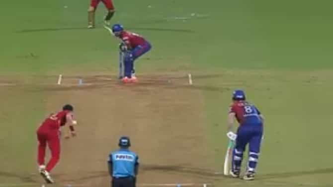 PBKS vs DC IPL 2022: अरे हे काय, ललित कुठला शॉट खेळायला गेला, कसा OUT झाला ते एकदा बघाच, पंजाबला 160 धावांच टार्गेट