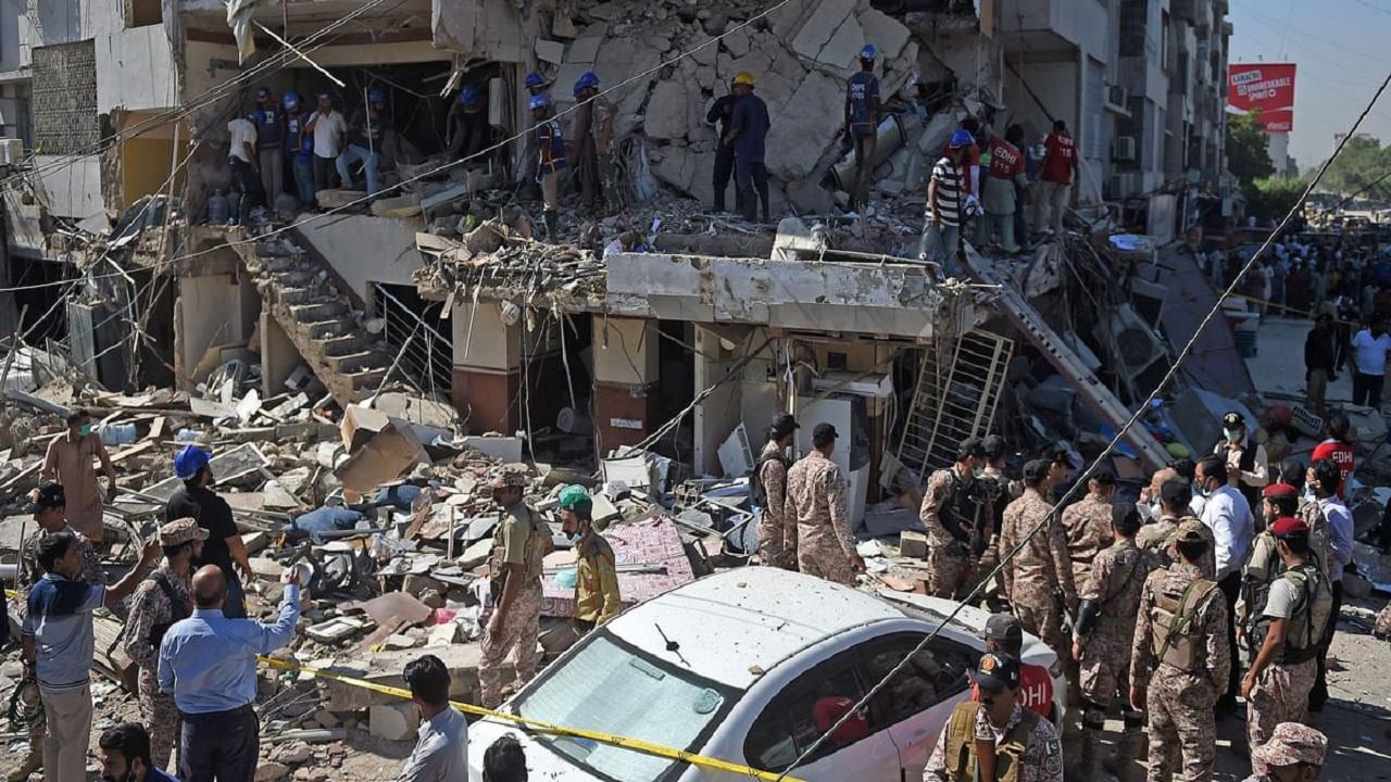 Bomb Blast in Karachi : पाकिस्तानमध्ये कराचीत  स्फोट, एक ठार, 10 जण जखमी