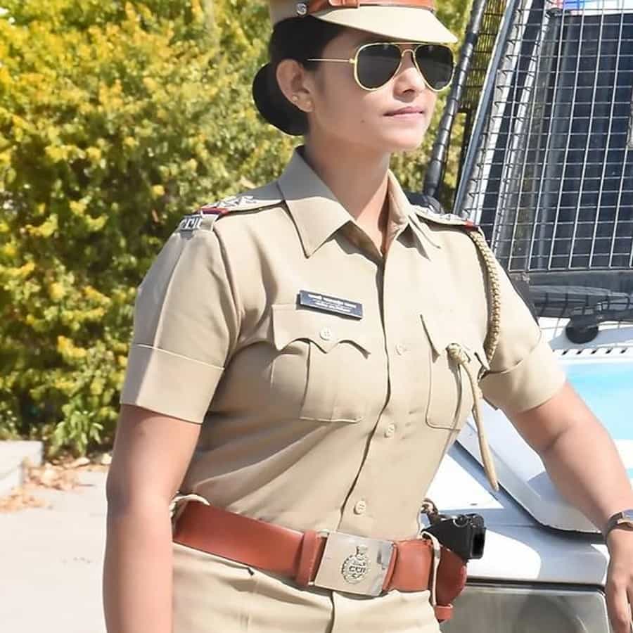 हैद्राबाद कस्टडी या चित्रपटातील मुख्य अभिनेत्री आणि दबंग पीएसआय पल्लवी जाधव (Pallavi Jadhav) नुकतीच लग्नबंधनात अडकली. या लग्नाचे फोटो सध्या सोशल मीडियावर व्हायरल होत आहेत.