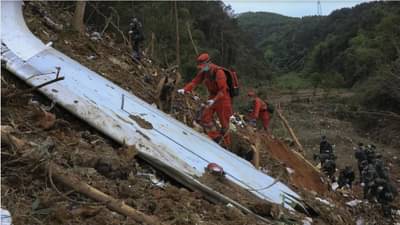 China Air Crash | विमान जाणुनबुजून 29000 फुटांनी खाली? 132 प्रवाशांचा जीव घेणाऱ्या चीन विमान दुर्घटनेबद्दल धक्कादायक दावे