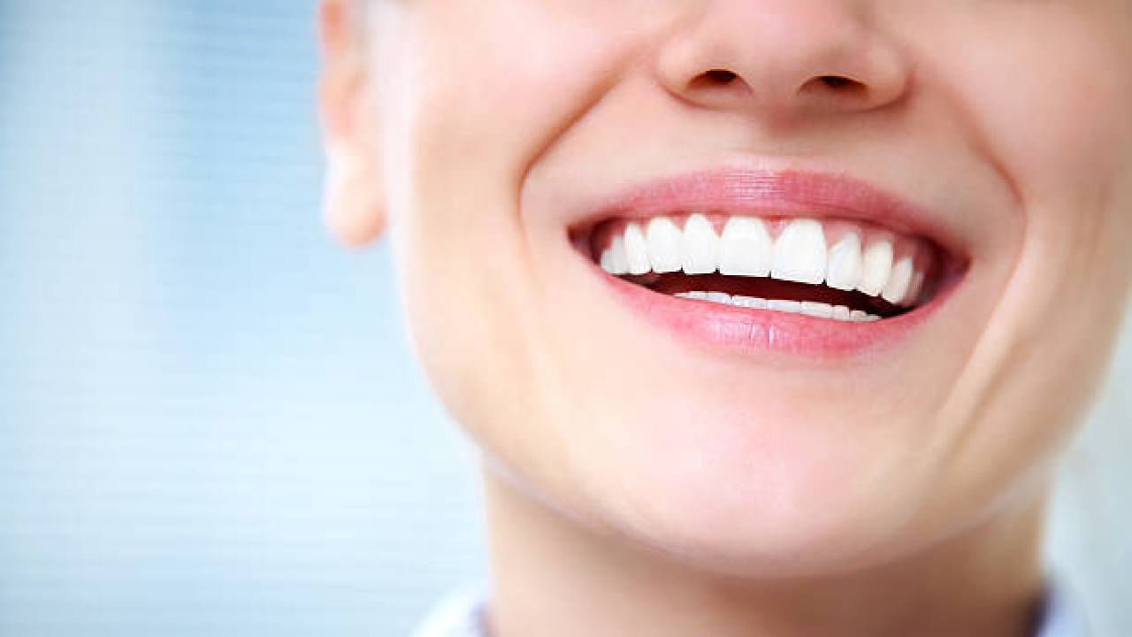 Teeth | दात स्वच्छ आणि सुंदर हवे असतील तर या गोष्टींचे अतिसेवन टाळाच !