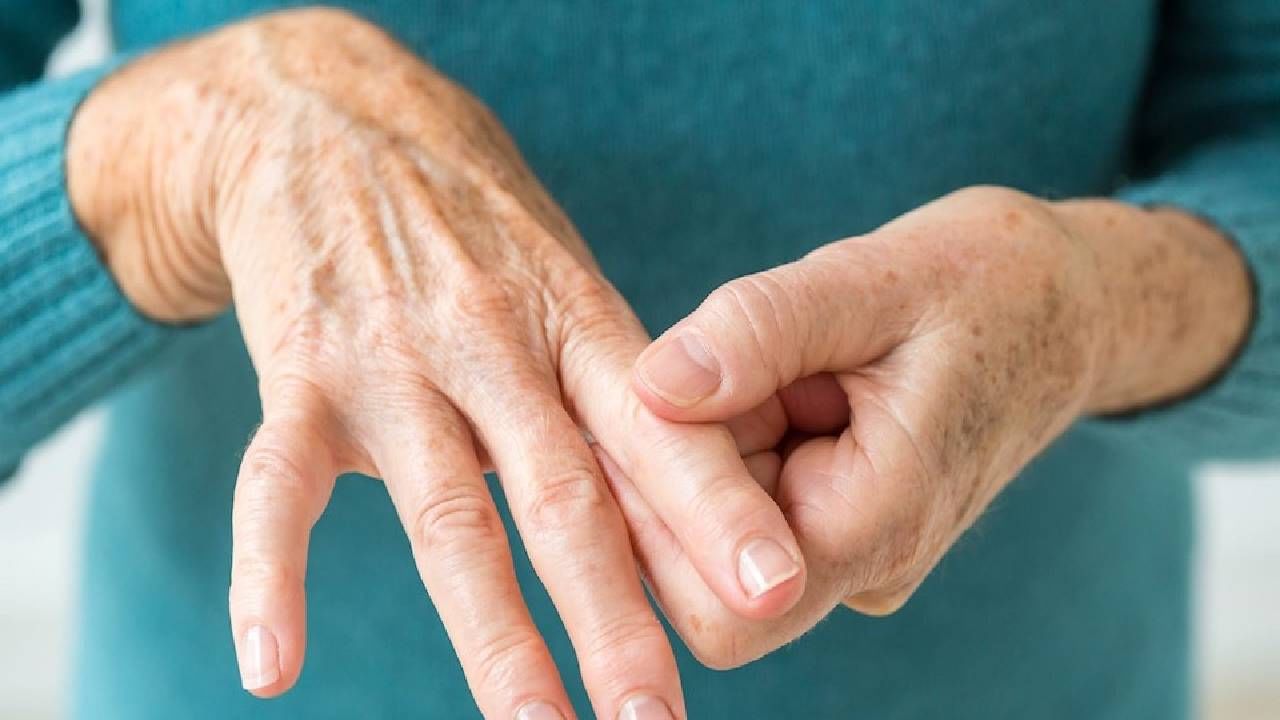 Health | हातामध्ये तीव्र वेदना होतात? मग जाणून घ्या याची कारणे आणि उपाय!