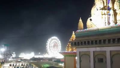 Jalgaon, अमळनेर: संत सखाराम महाराज यात्रेनिमित्त उजळले अमळनेर; बोरी नदीच्या पात्रात भरली यात्रा