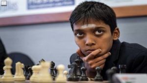 R praggnanandhaa: भारताच्या 16 वर्षाच्या मुलाने वर्ल्ड चेस चॅम्पियन मॅगनस कार्लसनला दिला जोरदार झटका 