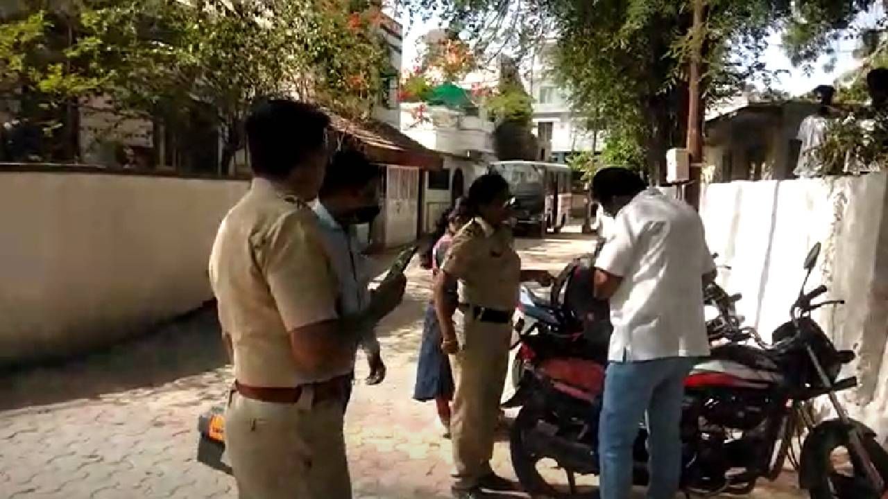 धक्कादायक | Aurangabad हादरलं, एकतर्फी प्रेमातून विद्यार्थिनीचा खून, 200 फूट ओढत नेलं.... पहा VIDEO
