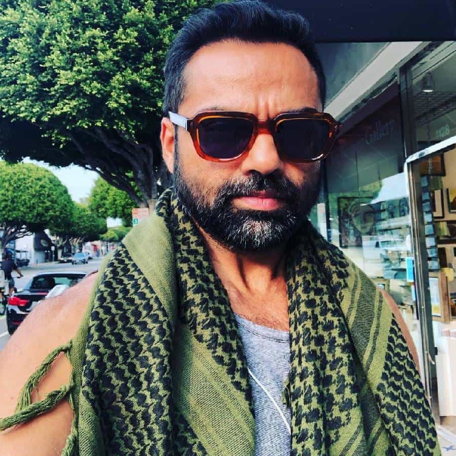 ज्येष्ठ अभिनेते धर्मेंद्र यांचा पुतण्या व सनी- बॉबी देओल यांचा चुलत भाऊ, अभय देओल लवकरच विवाहबंधनात अडकणार आहे. त्यामुळे कपूर कुटुंबानंतर देओल कुटुंबातही सनई चौघडे वाजाणार आहेत.