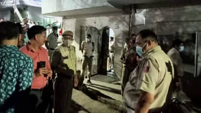 खोलीत आलात तर लायटर लावू नका, एका आईची आणि तिच्या दोन जवान मुलींच्या सुसाईडची हेलावून सोडणारी कहाणी...