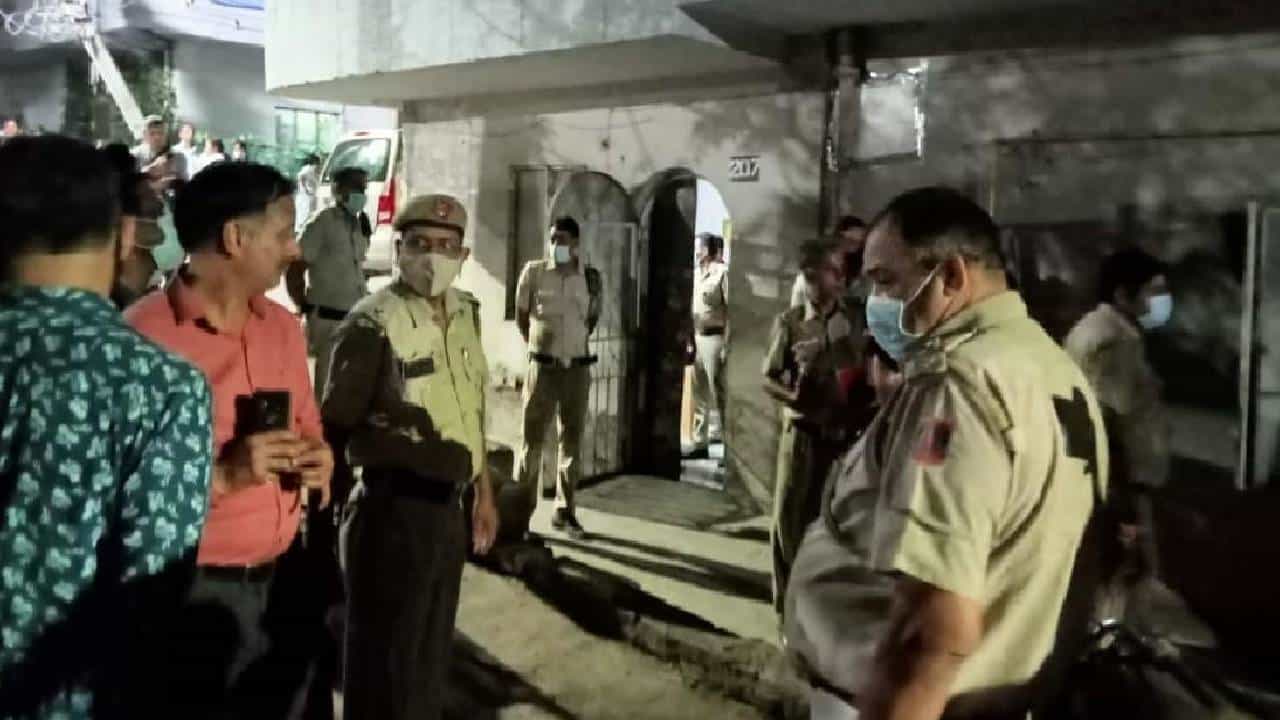 खोलीत आलात तर लायटर लावू नका, एका आईची आणि तिच्या दोन जवान मुलींच्या सुसाईडची हेलावून सोडणारी कहाणी...