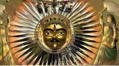 Ravivaar Che Upay: रविवारच्या दिवशी गरजू व्यक्तींला या गोष्टी दान करा, रखडलेली कामं होतील