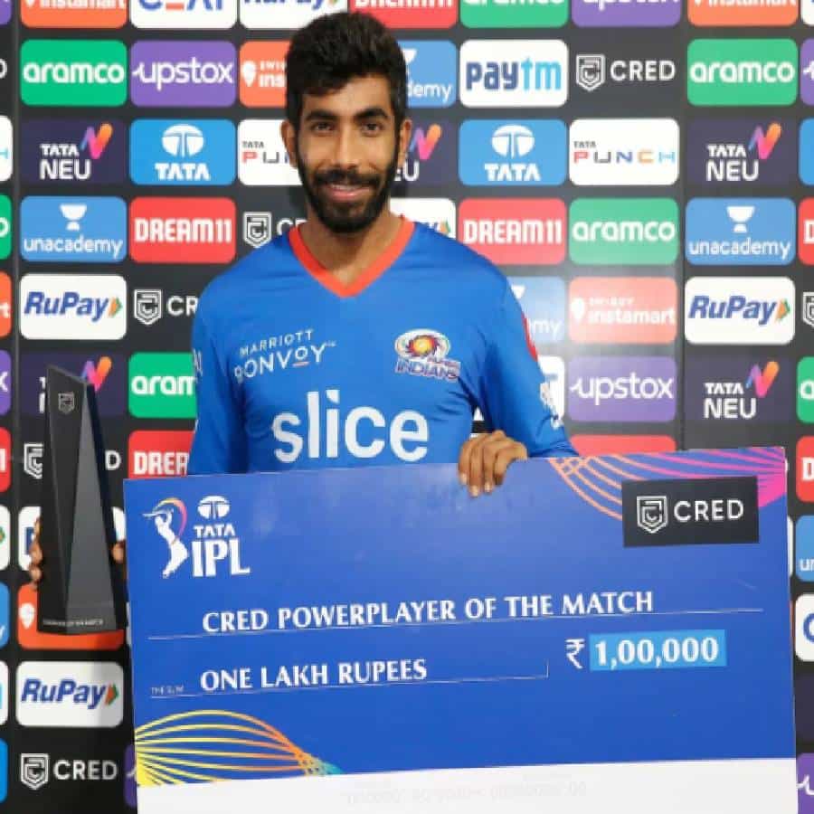 पाचवेळच्या चॅम्पियन मुंबई इंडियन्सने काल IPL 2022 मधला आपला शेवटचा सामना खेळला. मुंबईची जशी सुरुवात झाली होती, शेवट बिलकुल त्याच्या उलट झाला. आपल्या शेवटच्या सामन्यात मुंबई इंडियन्सने दिल्ली कॅपिटल्सवर पाच विकेट राखून विजय मिळवला. जसप्रीत बुमराह टीमच्या या विजयाचा नायक आहे. ज्याने जाता-जाता एक रेकॉर्डही आपल्या नावावर केला.