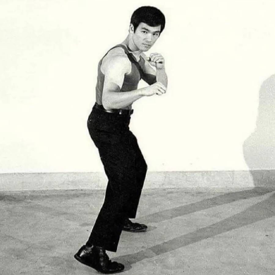 गामा पहेलवान यांच्या  ताकदीची  कीर्ती जगभर पसरली होती. असे म्हटले जाते की प्रसिद्ध मार्शल आर्ट चॅम्पियन ब्रूस ली देखील त्याच्या  पिळदार शरीरयष्टीने प्रभावित झाले होते.