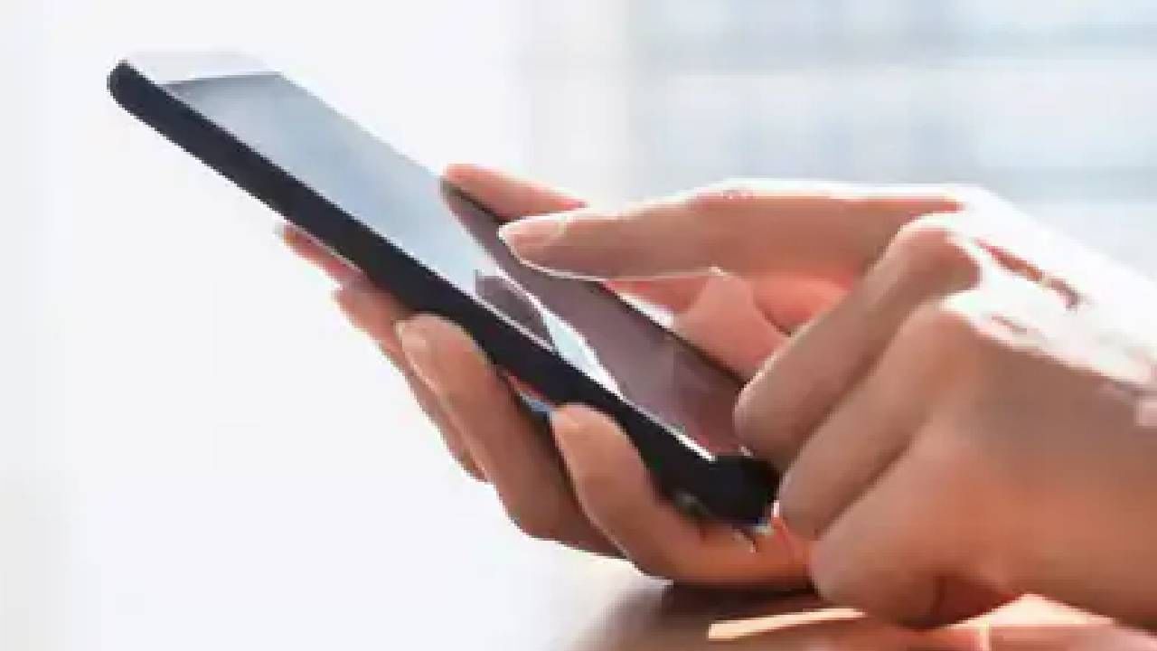Smart Phone Tips: स्मार्टफोनच्या स्मार्ट लाईफसाठी आजच ‘या’ सवयी सोडा, स्मार्ट फोनचा स्मार्ट वापर करा