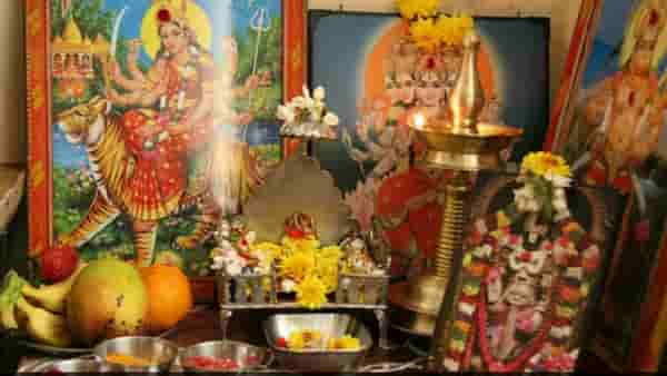 देवघरात या 5 गोष्टी ठेवणं अशुभ मानलं जातं, तुमच्या देवघरात या गोष्टी असतील तर आजच काढून टाका