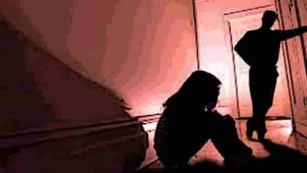 Pune crime : अल्पवयीन दिव्यांग मुलीवर दारू पाजून अत्याचार; पुणे शहर पोलिसांत गुन्हा दाखल, नराधमांचा शोध सुरू