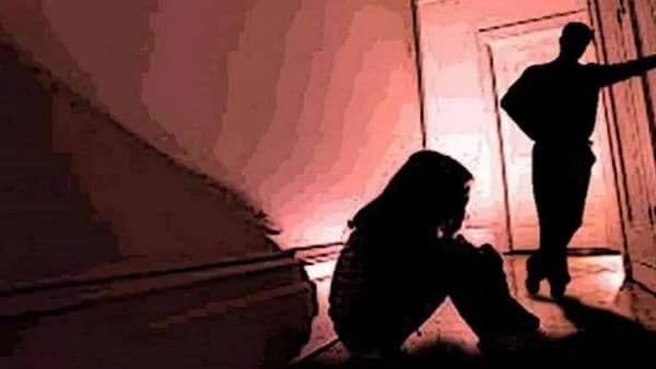 Navi Mumbai Crime : डेटिंग अॅपवरुन अल्पवयीन मुलींना जाळ्यात ओढायचा, मग एकांतात बोलवून अत्याचार करायचा; नवी मुंबईत नराधमाला अटक