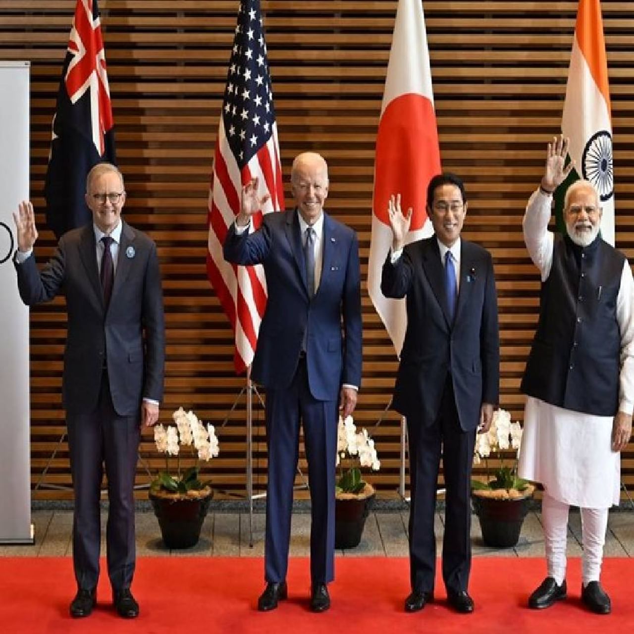 जपानची राजधानी टोकियो येथे अमेरिकेचे राष्ट्राध्यक्ष जो बिडेन आणि भारताचे पंतप्रधान नरेंद्र मोदी यांच्यात द्विपक्षीय चर्चा झाली. यावेळी पंतप्रधान मोदी म्हणाले - जागतिक शांततेसाठी भारत-अमेरिका मैत्री महत्त्वाची आहे. आमचा समान हितावरील विश्वास दृढ झाला आहे. आमची मैत्री मानव कल्याणासाठी वचनबद्ध आहे.