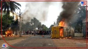 Andhra Pradesh Violence : कोनासीमा जिल्ह्याच्या नामांतरावरुन आंध्र प्रदेश पेटलं, जमावाने मंत्री, आमदाराचं घर जाळलं! अनेक पोलीस जखमी