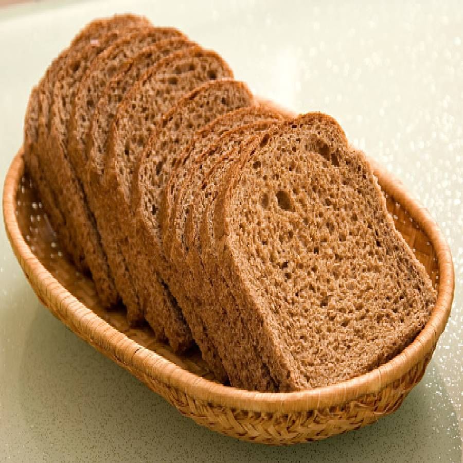हे ब्रेड विविध प्रकारचे धान्य आणि अंकुरलेल्या कडधान्यापासून बनविली जाते. या बिया पिठात मिसळल्यानंतर ते भाजून तयार केली जाते. त्यात असलेला ग्लायसेमिक इंडेक्सही कमी होतो. 