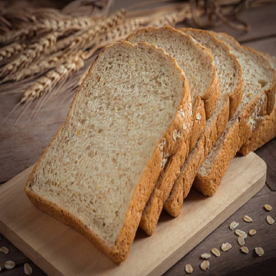 यीस्ट ब्रेड हे आतड्यात चांगले बॅक्टेरिया वाढतात आणि ते निरोगी राहतात. विशेष म्हणजे हे ब्रेड आपले वाढलेले वजन कमी करण्यासाठी अत्यंत फायदेशीर ठरते. 
