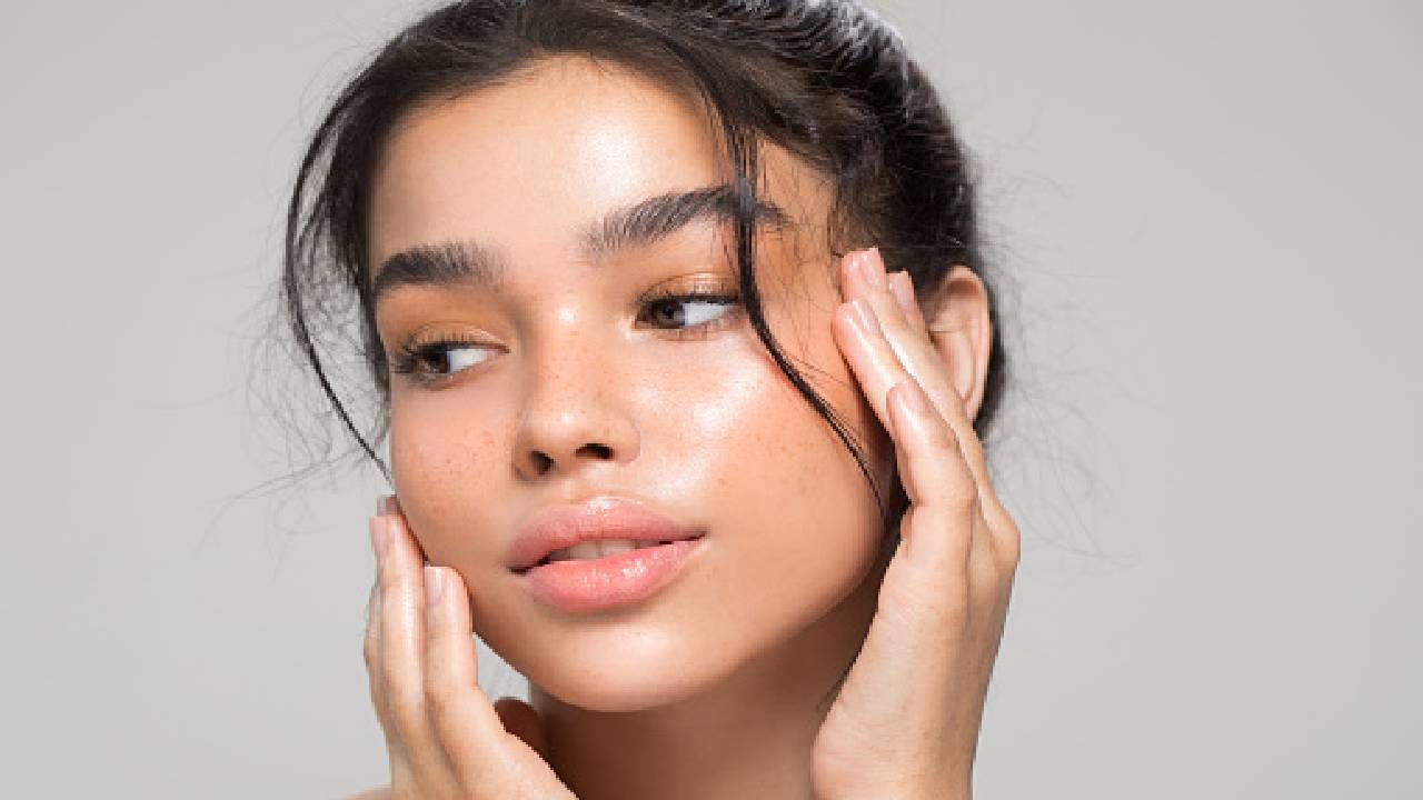 Skin Care Tips | नैसर्गिक ग्लो हवा आहे? मग हे फेसपॅक वापरा आणि सुंदर त्वचा मिळवा!