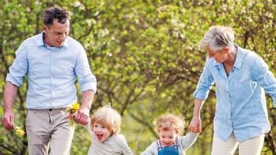 नातेसंबंधाच्या टिप्स: आजी-आजोबा आणि नातवांतील नाते घट्ट असले पाहिजे, या पद्धती ठरू शकतात उपयुक्त!