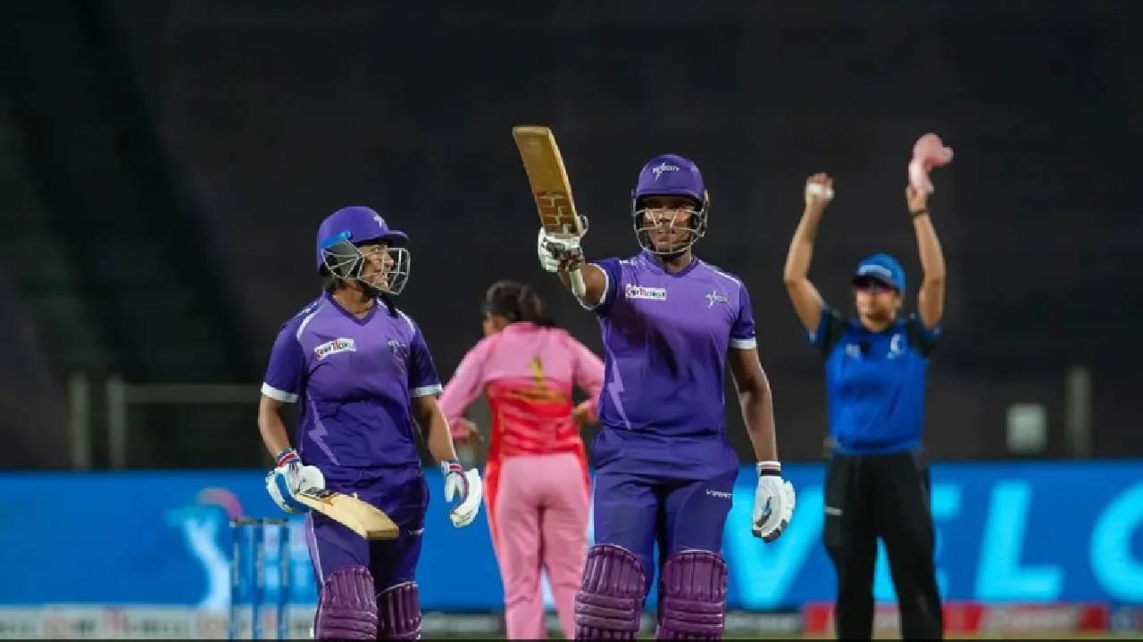 Velocity vs Trailblazers : पराभवानंतरही व्हेलोसिटी अंतिम फेरीत, किरण नवगिरेचं अर्धशतक, किरणच्या कामगिरीची जोरदार चर्चा Velocity vs Trailblazers : पराभवानंतरही व्हेलोसिटी अंतिम फेरीत, किरण नवगिरेचं अर्धशतक, किरणच्या कामगिरीची जोरदार चर्चा