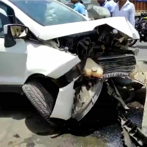 पुणे नाशिक महामार्गावरील आळेफाट्यावर भीषण अपघात झाला. या अपघातात तीन गाड्या विचित्र पद्धतीने एकमेकांना भिडल्या होत्या. हा अपघात इतका भीषण होता, की तिन्ही वाहनांचं मोठं नुकसान झालंय. या अपघाताने राज्यातील अपघातांचं सत्र सुरुच असल्याचं पाहायला मिळतंय.