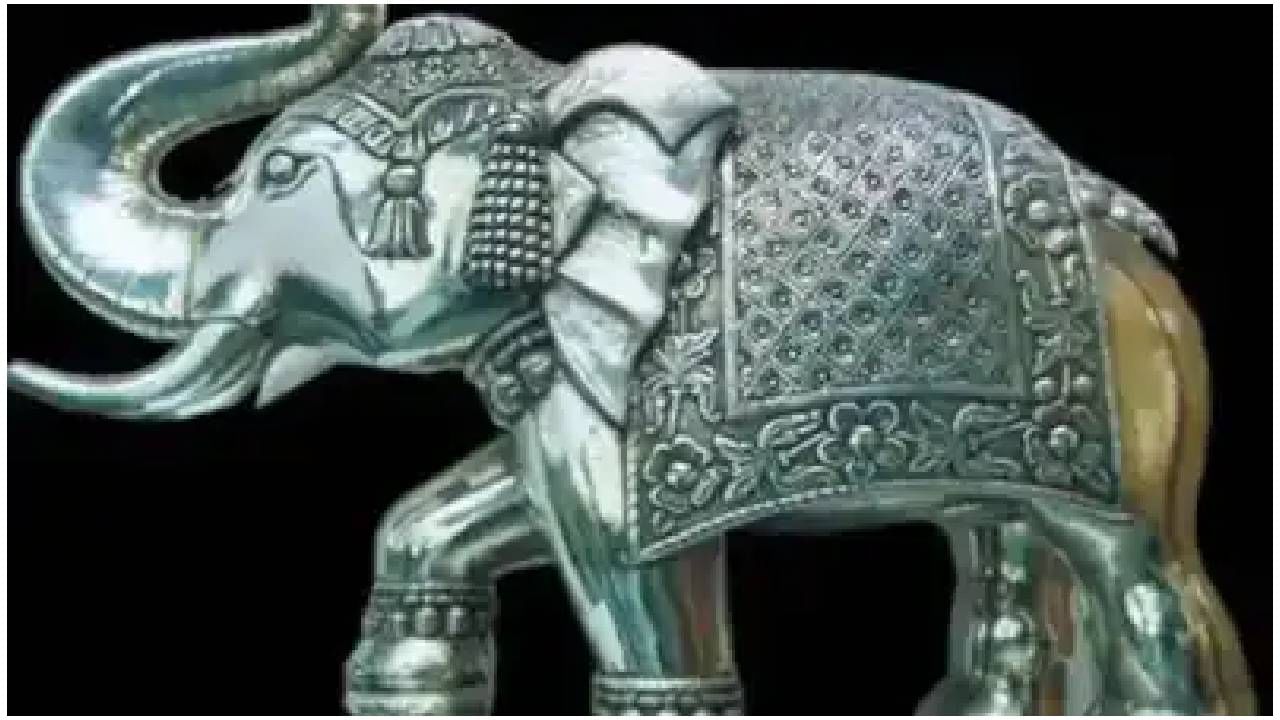 Vastu Tips: घरात घेऊन या चांदीचा हत्ती, धनवान व्हाल