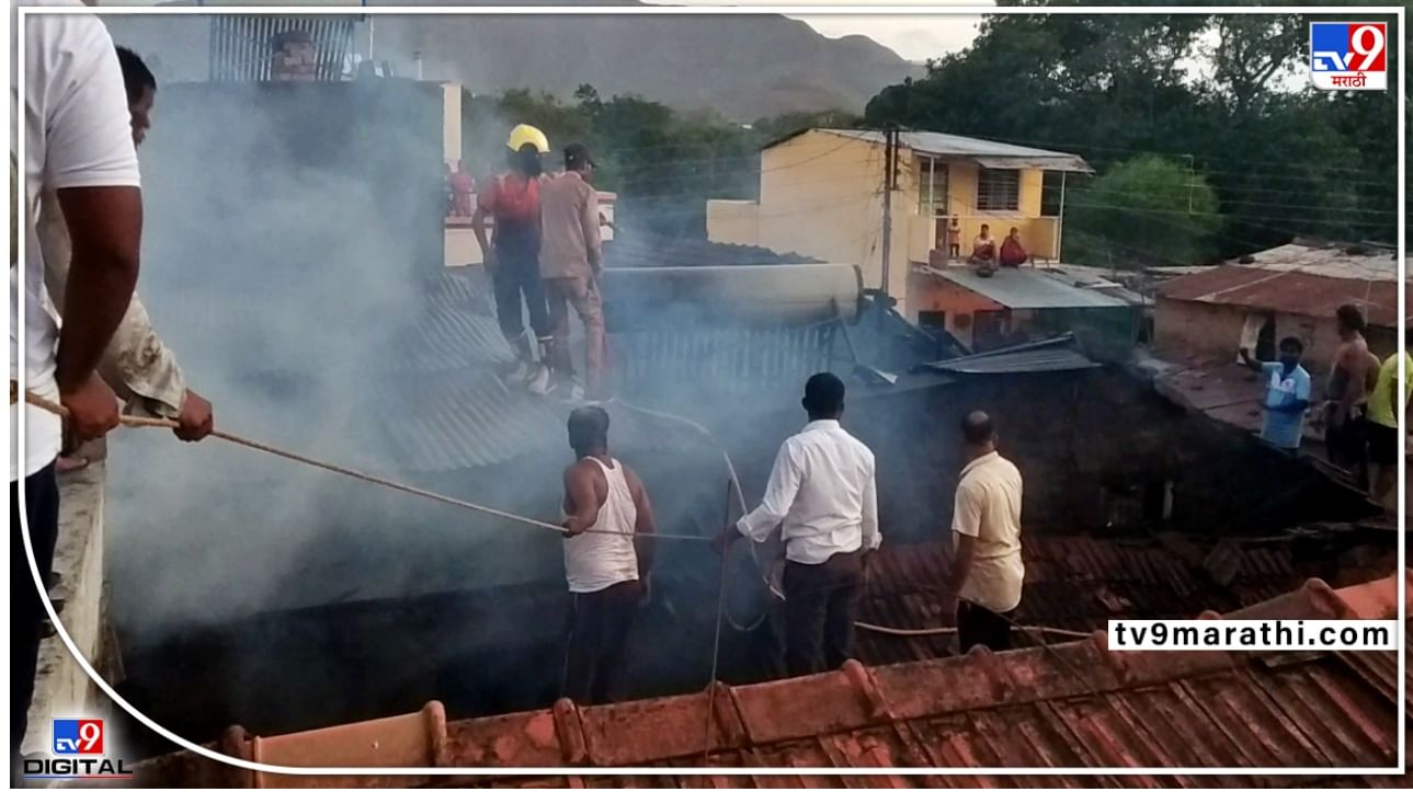 Pune fire incident : वेल्डिंगची ठिणगी पडली, अन्...; पुण्याच्या भोलावडे गावातल्या आगीत चार शेतकऱ्यांची घरं जळून खाक