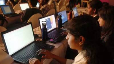 उ. प्रदेशात महिलांची नाईट शिफ्ट बंद, योगी सरकारचा आदेश, संध्याकाळी 7 ते सकाळी 6 पर्यंत महिलांकडून काम करुन घेण्यास मनाई