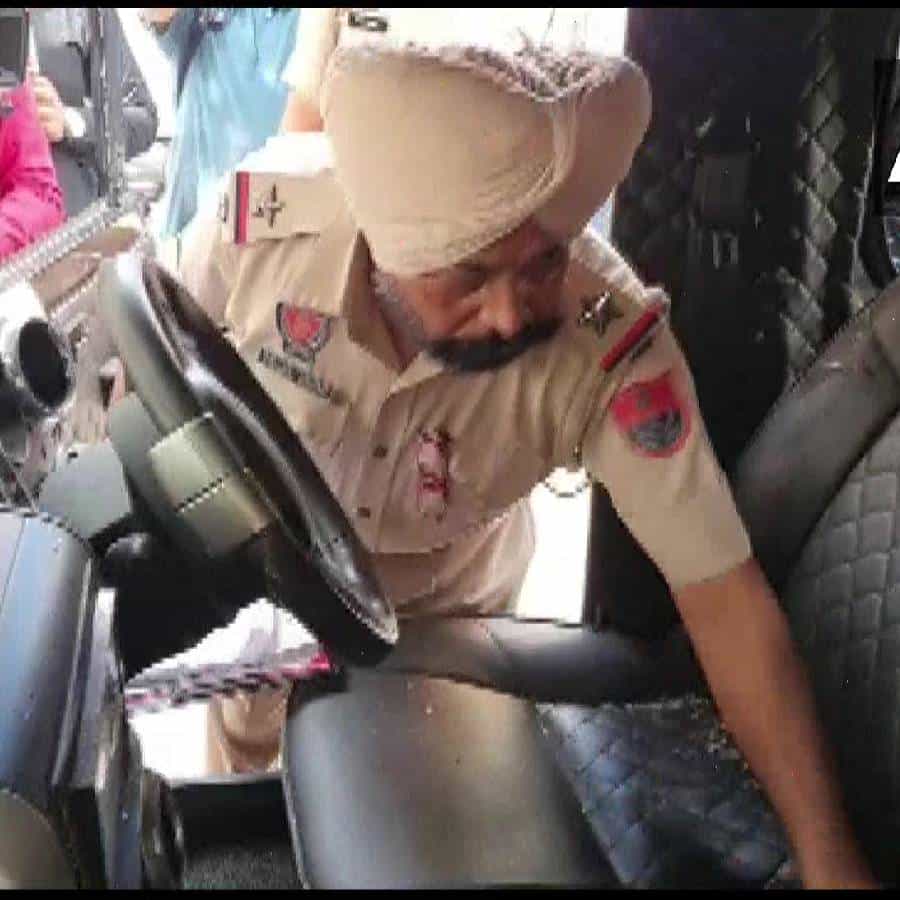 पंजाबच्या मानसा जिल्ह्यात रविवारी प्रसिद्ध पंजाबी गायक सिद्धू मूसेवाला यांची गोळ्या घालून हत्या करण्यात आली . जवाहरके गावाजवळ ही घटना घडली.