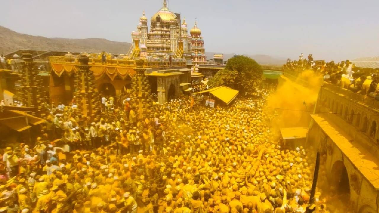 Somvati Amavasya Jejuri: सोमवती अमावस्येनिमित्त जेजुरी गंडावर भंडाऱ्याची उधळण, जेजुरी सजली