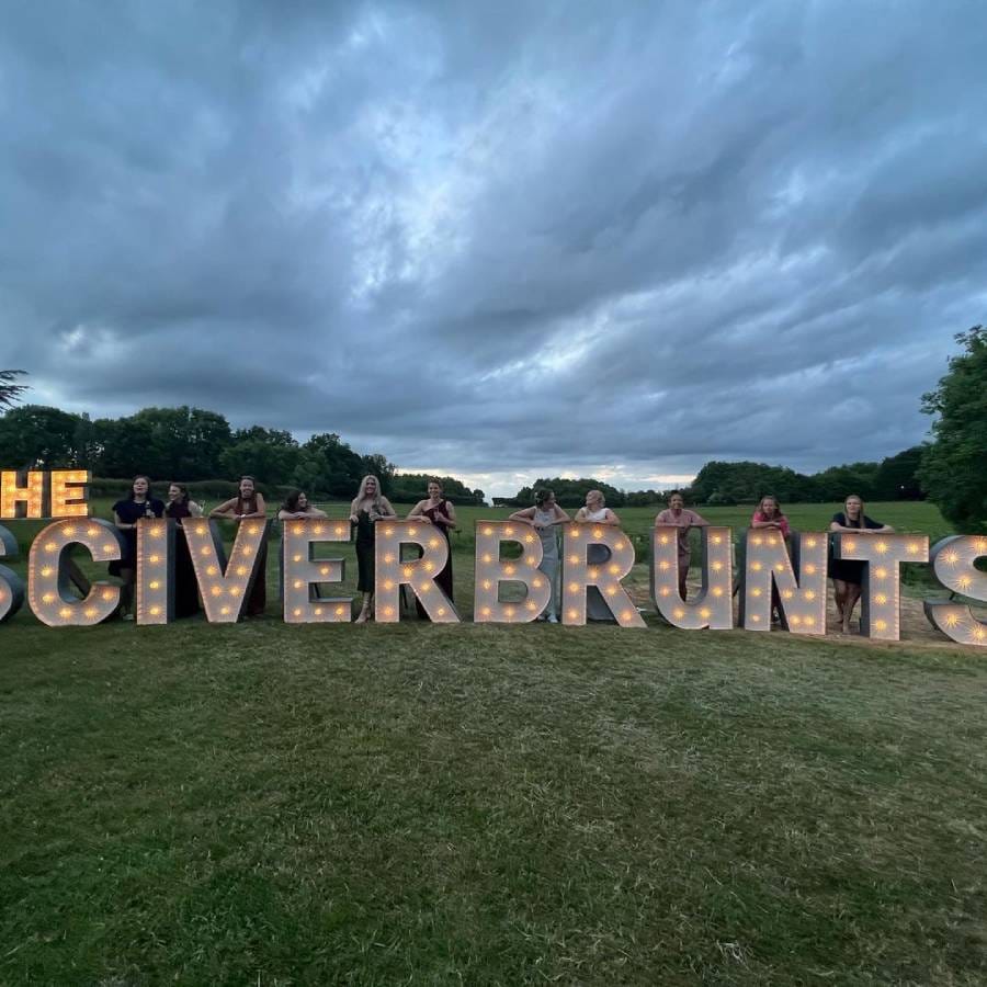 नॅट स्कायव्हर आणि कॅथरीन ब्रंट ही क्रिकेट जगतातील पहिले समलिंगी जोडी नाही. यापूर्वीही न्यूझीलंडच्या एमी सॅटरथवेट आणि ली ताहुहू, तसेच दक्षिण आफ्रिकेच्या मारिजने कप आणि डेन व्हॅन निकेर्क यांनी लग्न केली आहेत.   
