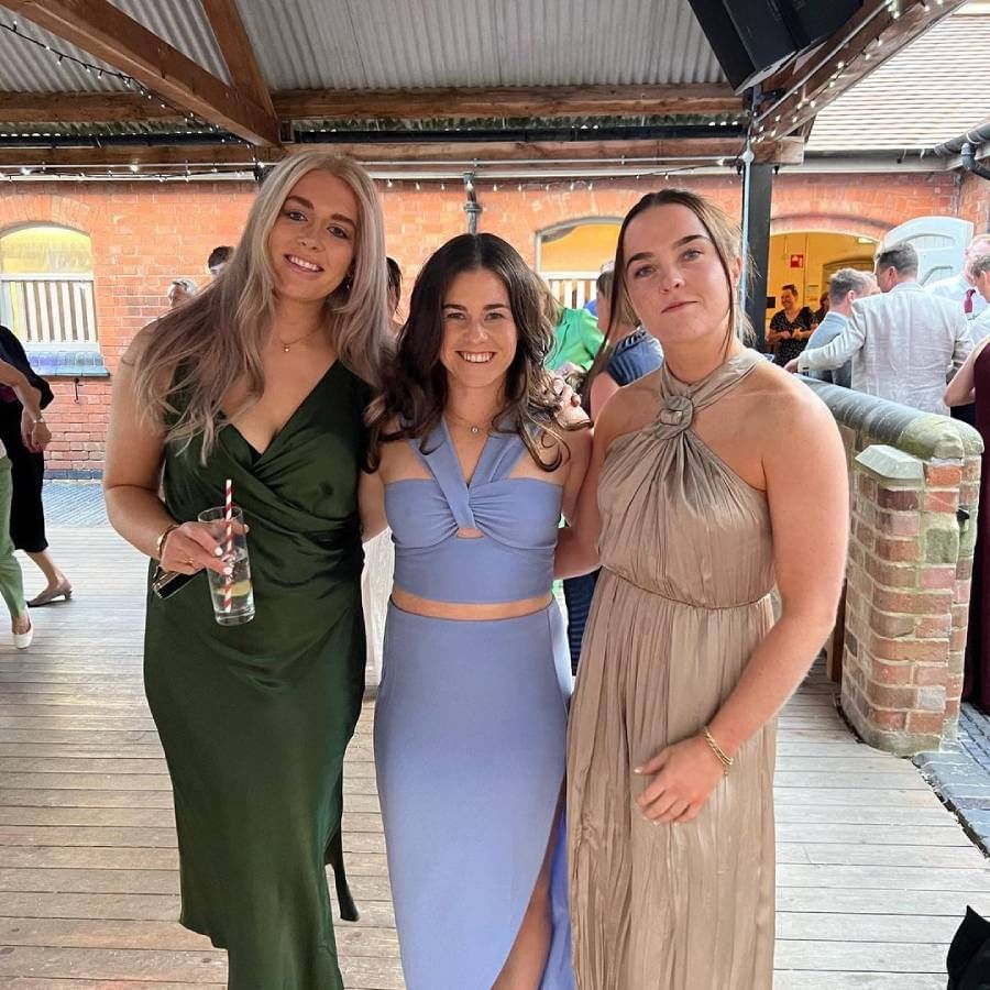 नट आणि कॅथरीन या दोघीही इंग्लंड महिला क्रिकेट संघाचा महत्त्वाचा भाग आहेत. ऑक्टोबर 2019 मध्ये या जोडीने एन्गजेमेंट  केले त्यानंतर सप्टेंबर 2020 मध्ये अधिकृतपणे  लग्न  करण्याचा  निर्णय घेतला.
