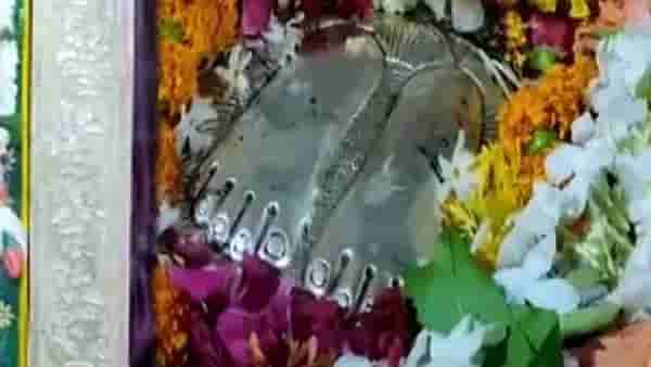 विठू नामाचा जयघोष... आदिशक्ती मुक्ताबाईंची पालखी निघाली पंढरपूरला